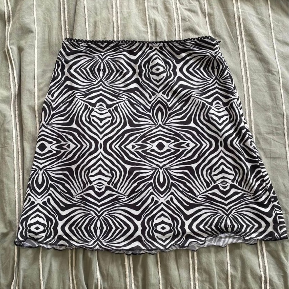 Black and White Printed Mini Skirt - Picture 1 of 1